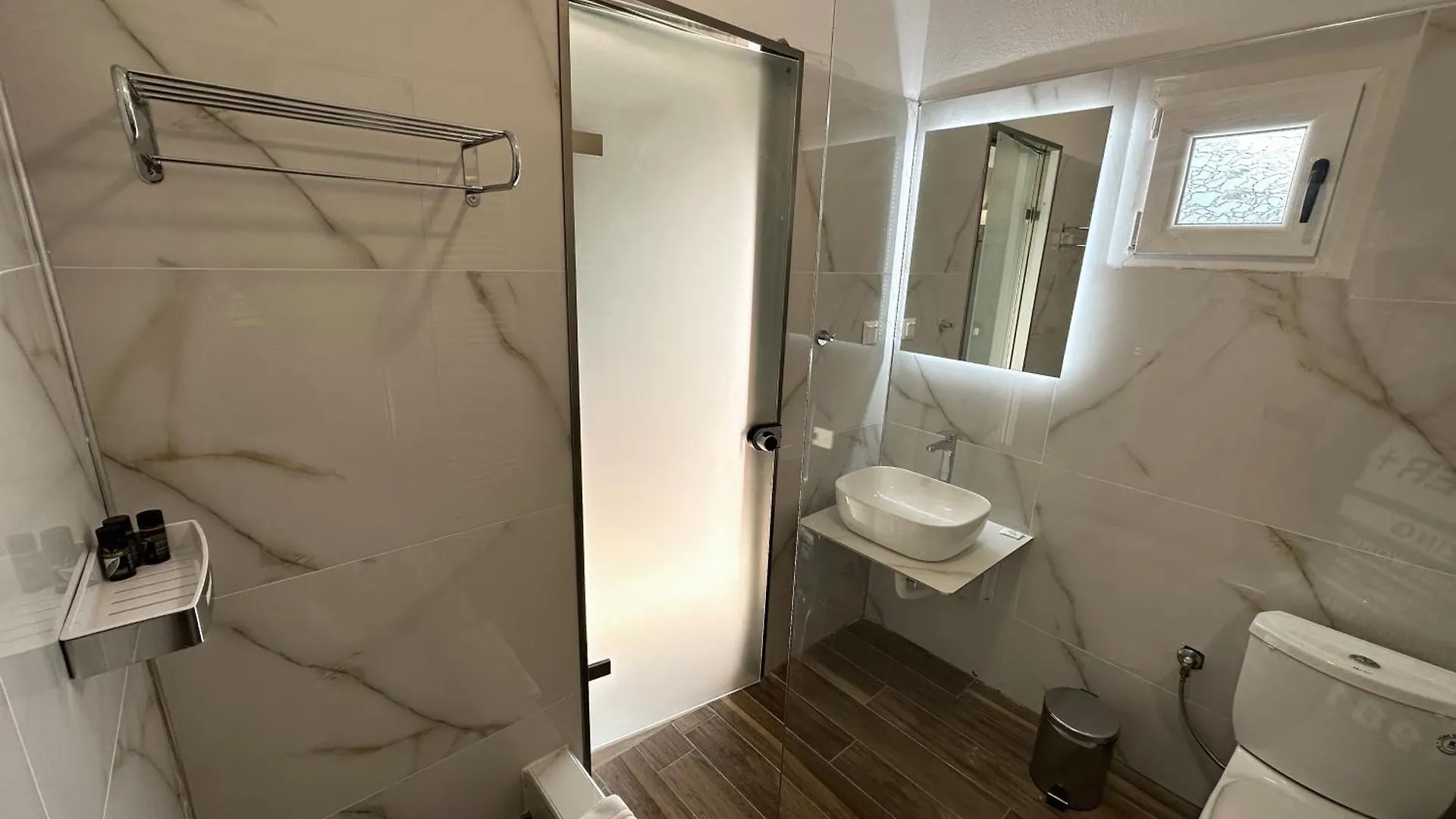 Prasino Horio Otel Arnaía