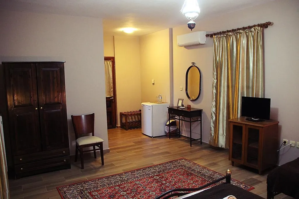 Prasino Horio Otel Arnaía